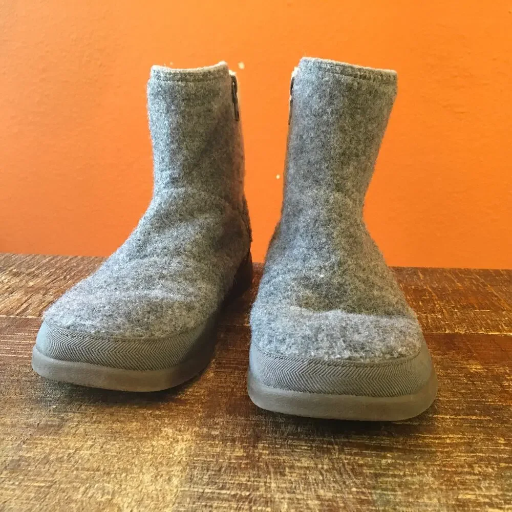 Chaco Revel Tall  Wool Chelsea Boot  Womens 7 Grey Ankle Bootie Comfy Cozy Warm